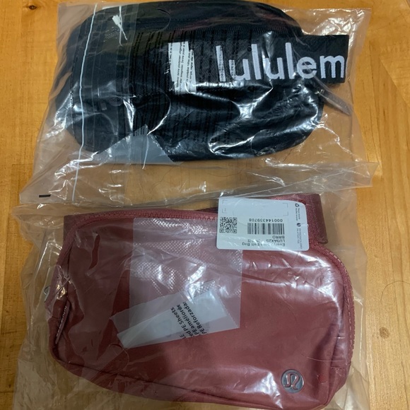 NWT Lululemon Everywhere Belt Bag Bundle - brier rose & black w/logo - Picture 2 of 2